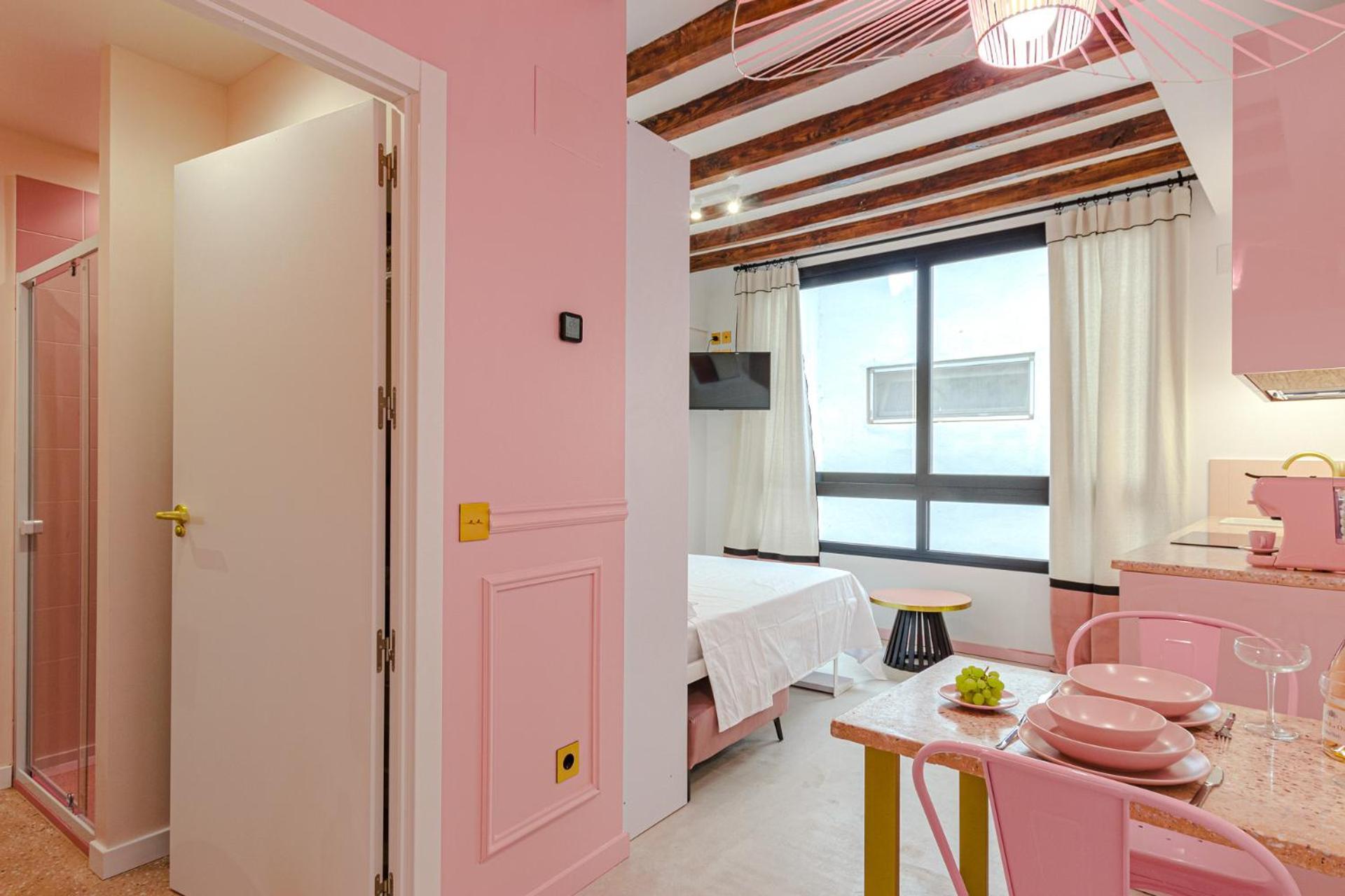 Glamorous Pink Studio In City Center Аликанте Екстериор снимка