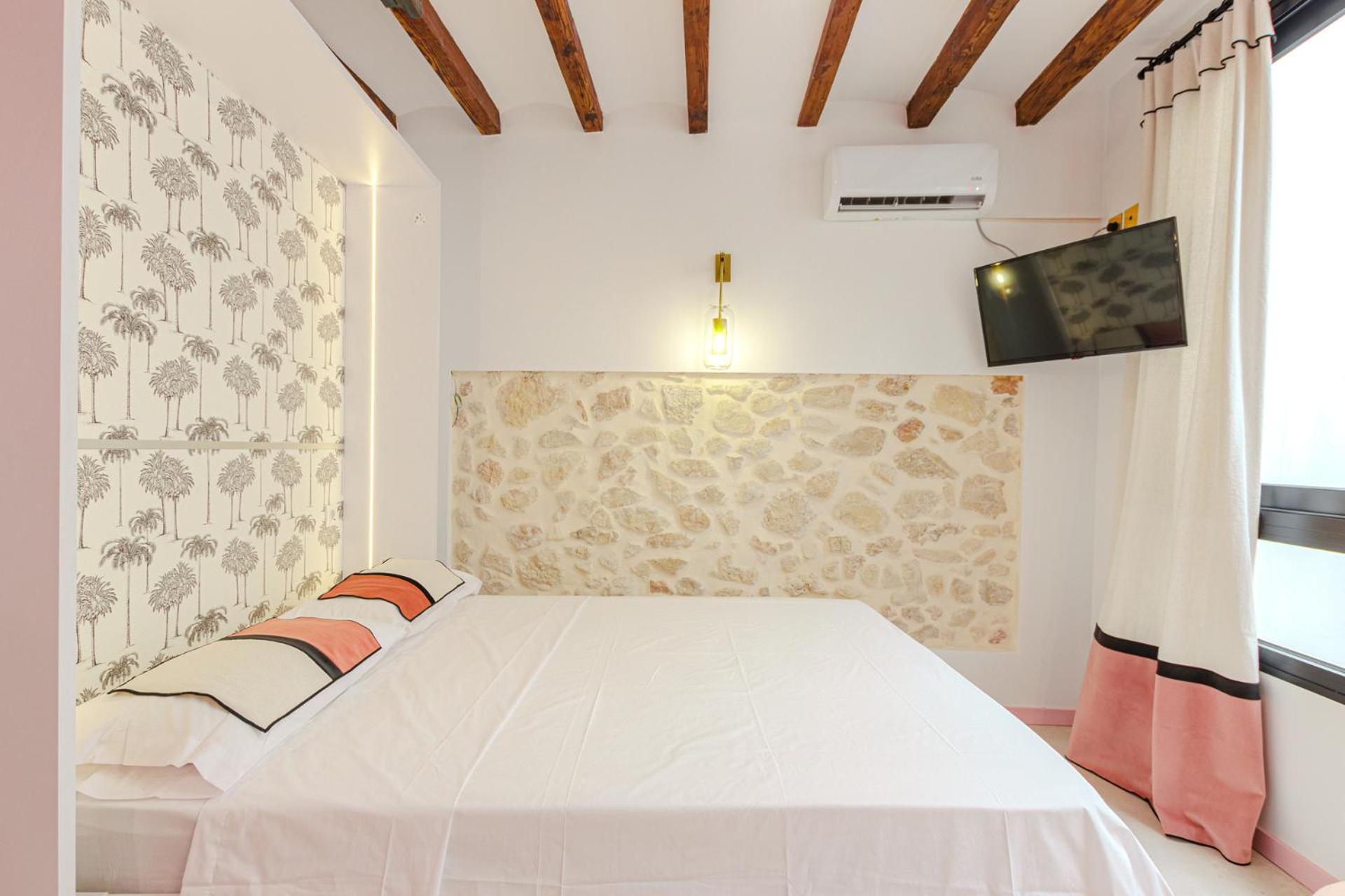 Glamorous Pink Studio In City Center Аликанте Екстериор снимка