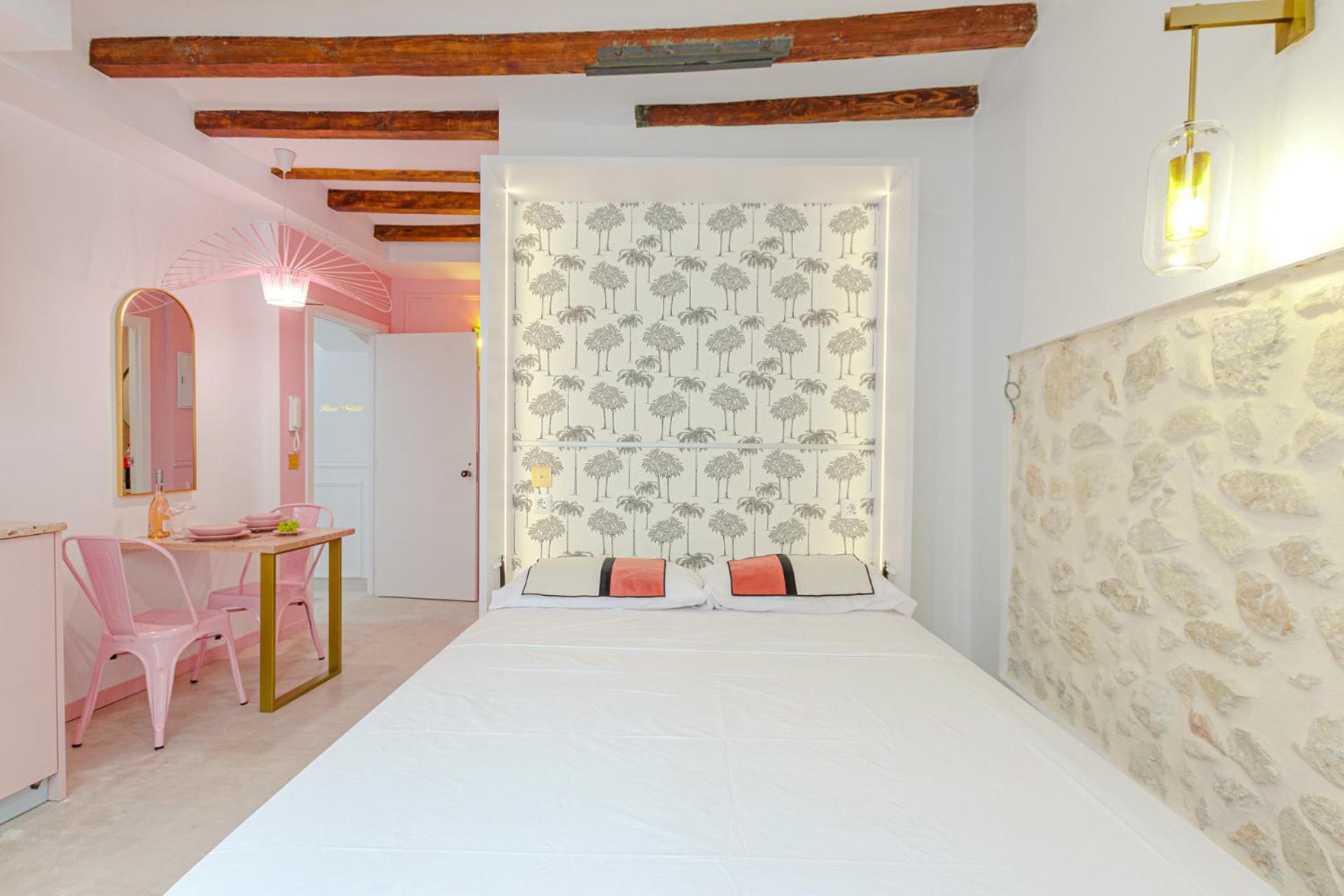 Glamorous Pink Studio In City Center Аликанте Екстериор снимка